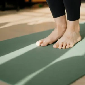 Un tapis de Pilates vert